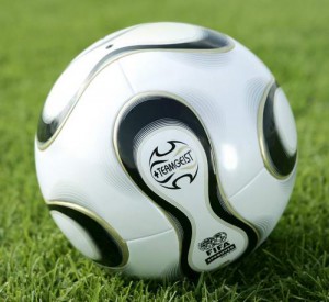 Обзор самых популярных кожаных футбольных мячей